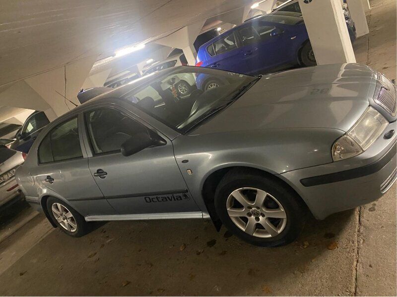 Grå Begagnad 2002 Skoda Octavia Tour Halvkombi | 7 999 kr (Bra pris) - Bild 1/4