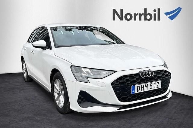 Vit Begagnad 2024 Audi A3 Proline Halvkombi | 299 000 kr (Lite dyr) - Bild 1/4