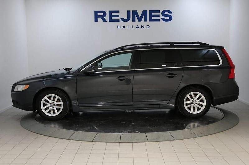Begagnad Volvo V70 Momentum 116 HK (85 kW) 2013 Grå Kombi