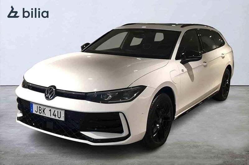 Vit Ny 2025 VW Passat Kombi | 539 900 kr (Bra pris) - Bild 1/1