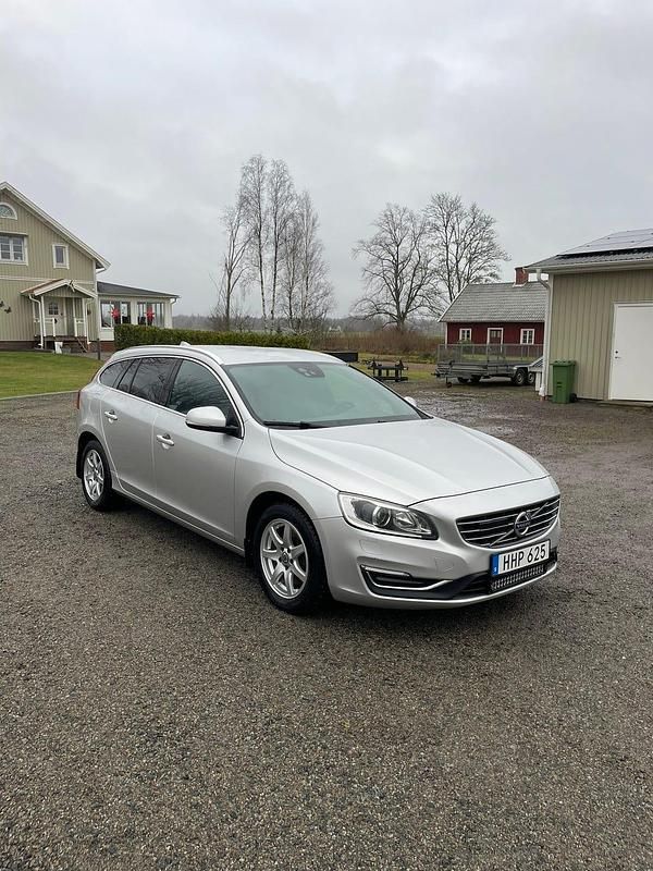 Begagnad Volvo V60 Summum 181 HK (133 kW) 2014 Kombi