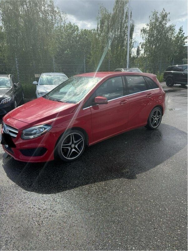 Begagnad 2018 Mercedes B200 AMG line Minibuss | 184 900 kr - Bild 1/4