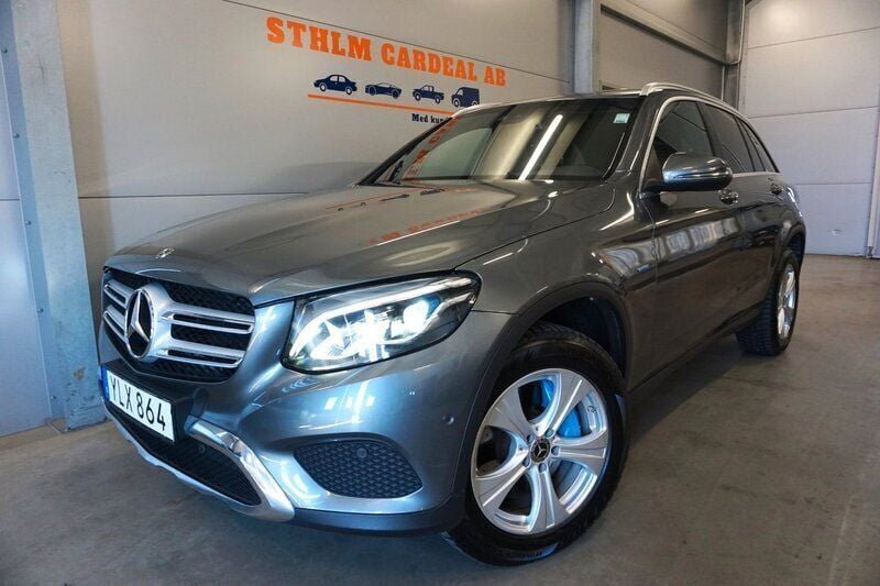 Grå Begagnad 2017 Mercedes GLC350 SUV | 296 900 kr - Bild 1/4