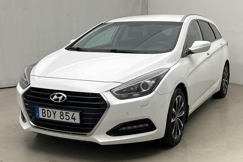 Vit Begagnad 2016 Hyundai i40 | 119 800 kr (Lite dyr) - Bild 1/4