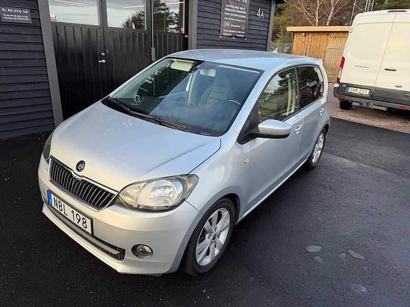 Begagnad Skoda Citigo 60 HK (44 kW) 2012 Silver Halvkombi