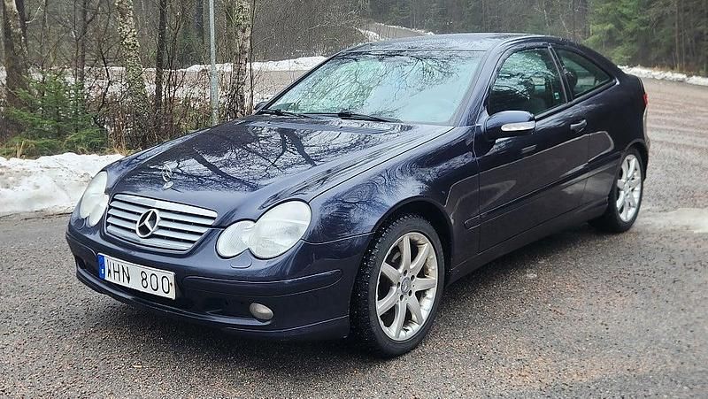 Begagnad Mercedes C180 143 HK (105 kW) 2003 Blå