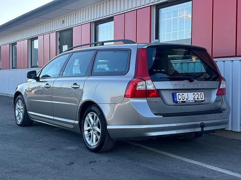 Begagnad Volvo V70 Kinetic 231 HK (169 kW) 2011 Ljusbrun Kombi