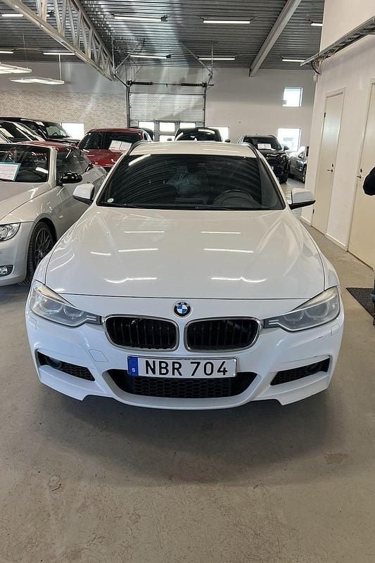 Begagnad BMW 320 M Sport 184 HK (135 kW) 2012 Vit Kombi