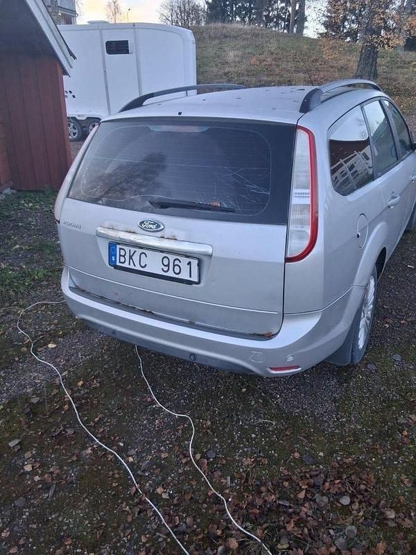 Begagnad 2009 Ford Focus Titanium Kombi | 15 000 kr (Bra pris) - Bild 1/3