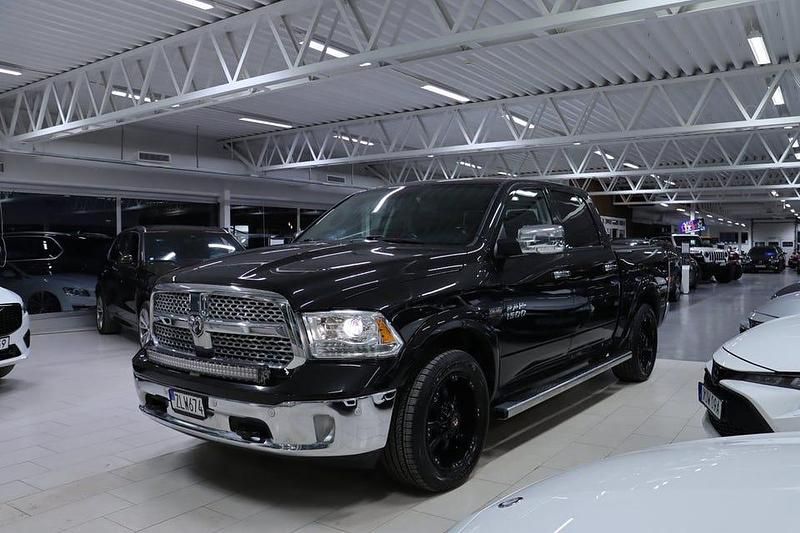 Begagnad RAM 1500 394 HK (289 kW) 2018 Svart Pickup