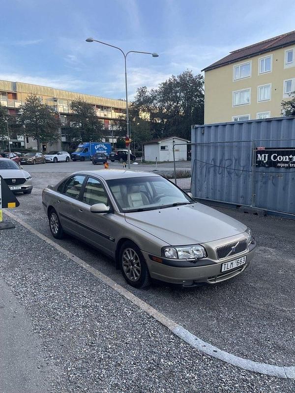 Brun Begagnad 2002 Volvo S80 Sedan | 49 500 kr - Bild 1/4