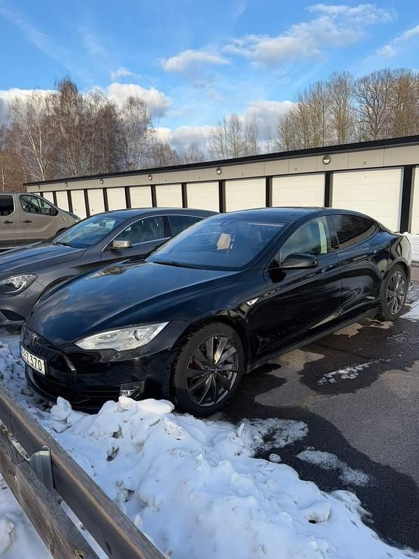 Begagnad Tesla Model S 311 kW (423 HK) 2015 Halvkombi