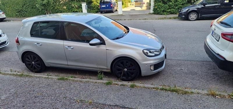 Silver Begagnad 2010 VW Golf VI GTD Halvkombi | 74 900 kr (Bra pris) - Bild 1/1