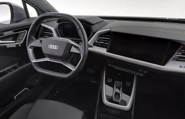 Begagnad Audi Q4 e-tron Advanced Plus 210 kW (286 HK) 2024 Florettsilver metallic SUV