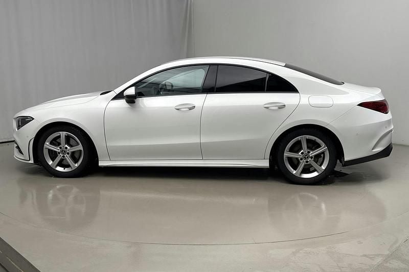 Begagnad Mercedes CLA200 AMG line 163 HK (119 kW) 2022 Vit Sportkupé