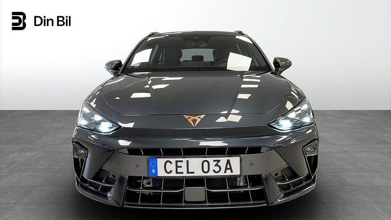 Begagnad Cupra Leon 150 HK (110 kW) 2024 Magnetic tech metallic Kombi