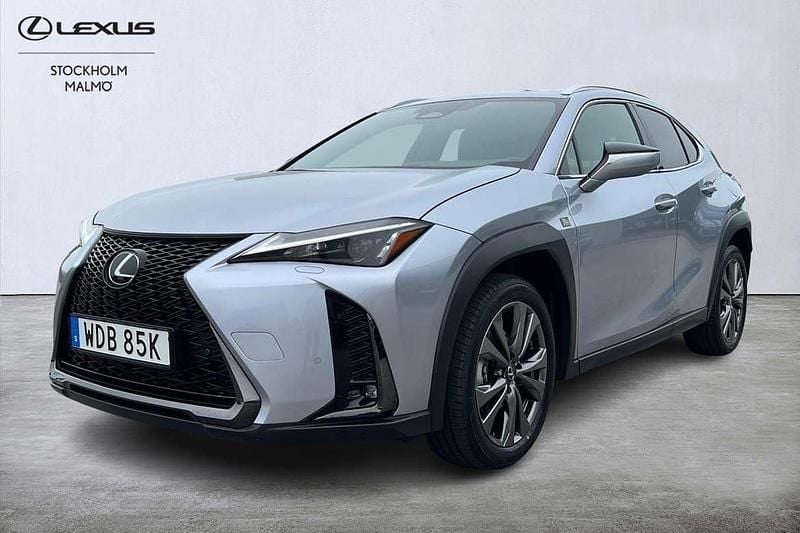 Silver Begagnad 2024 Lexus UX 300h Sport Design Packet SUV | 389 000 kr - Bild 1/4