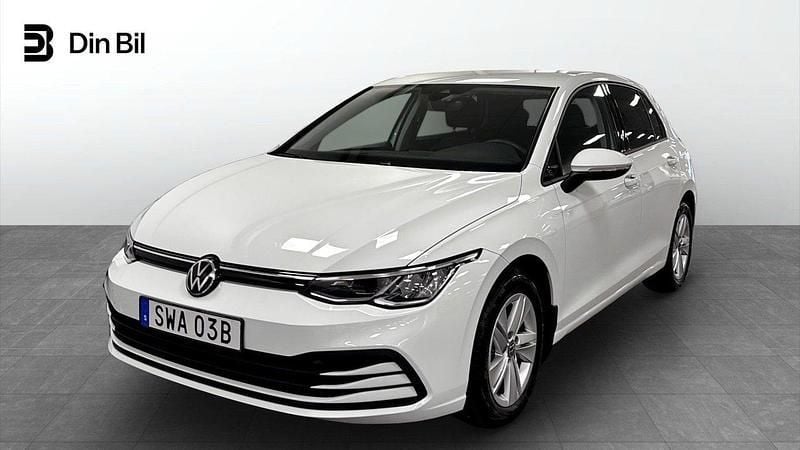 Vit Begagnad 2022 VW Golf VIII Life Kombi | 269 000 kr (Marknadspris) - Bild 1/4