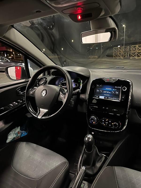 Begagnad Renault Clio IV 90 HK (66 kW) 2015 Vit Halvkombi