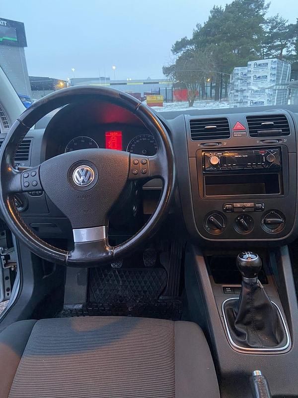 Begagnad VW Golf V 102 HK (75 kW) 2007