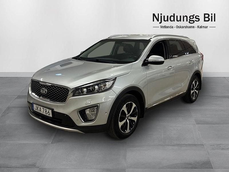 Grå Begagnad 2015 Kia Sorento SUV | 209 900 kr (Lite dyr) - Bild 1/4