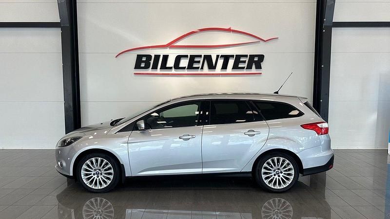 Grå Begagnad 2012 Ford Focus Titanium Kombi | 74 900 kr (Dyr) - Bild 1/4