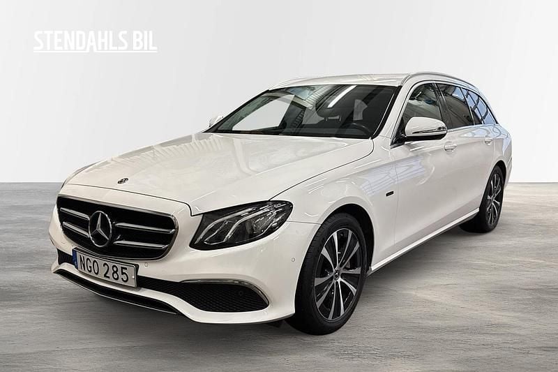 Vit Begagnad 2020 Mercedes E300 | 319 000 kr (Marknadspris) - Bild 1/4