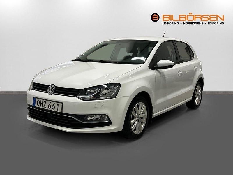 Vit Begagnad 2017 VW Polo Halvkombi | 119 900 kr (Marknadspris) - Bild 1/4