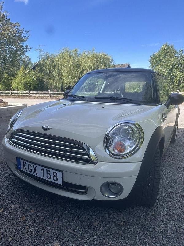 Vit Begagnad 2010 Mini Cooper Pepper Halvkombi | 55 000 kr (Marknadspris) - Bild 1/4