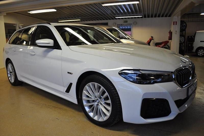 Begagnad BMW 530 M Sport 292 HK (214 kW) 2023 Alpinvit Kombi