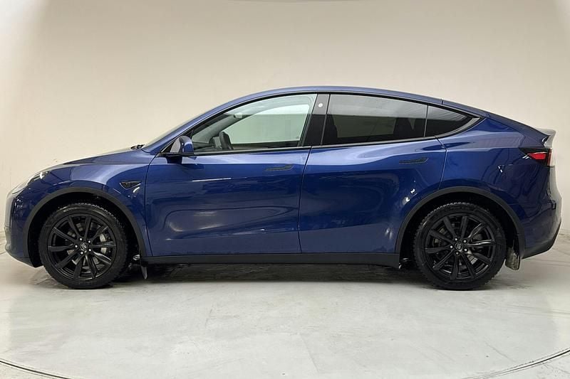 Begagnad Tesla Model Y RWD 219 kW (299 HK) 2023 Blå SUV
