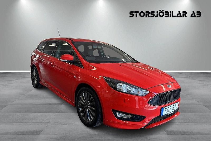 Röd Begagnad 2017 Ford Focus ST-Line Kombi | 109 000 kr (Lite dyr) - Bild 1/4