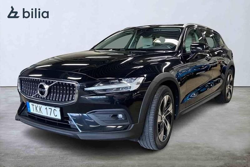 Svart Begagnad 2021 Volvo V60 CC Kombi | 289 500 kr (Marknadspris) - Bild 1/1