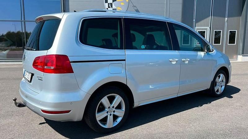 Begagnad VW Sharan 141 HK (103 kW) 2011 Silver Minibuss