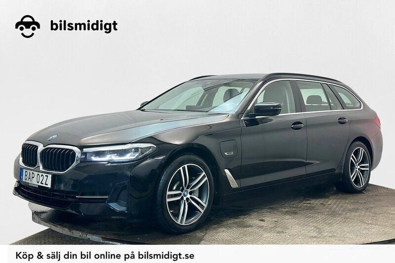 Svart Begagnad 2021 BMW 530 Sport Line Kombi | 279 900 kr (Superpris) - Bild 1/3