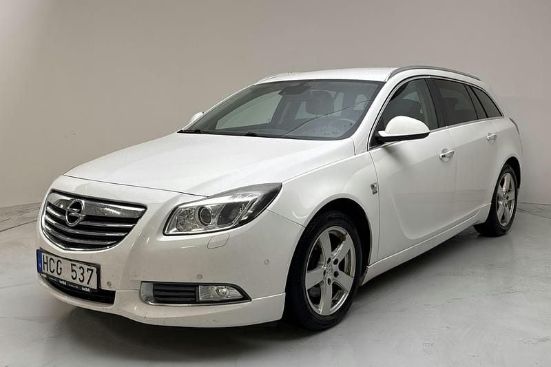 Vit Begagnad 2012 Opel Insignia | 59 000 kr - Bild 1/4