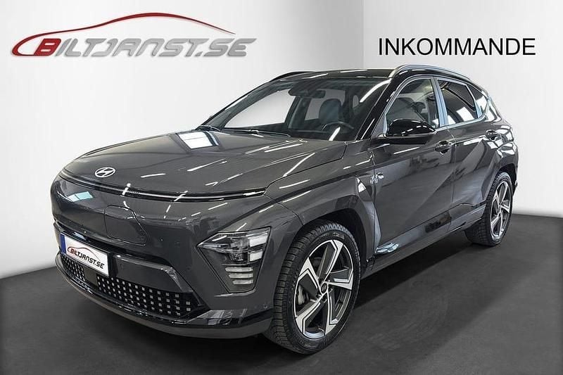 Grå Begagnad 2024 Hyundai Kona Advanced SUV | 389 900 kr (Bra pris) - Bild 1/4