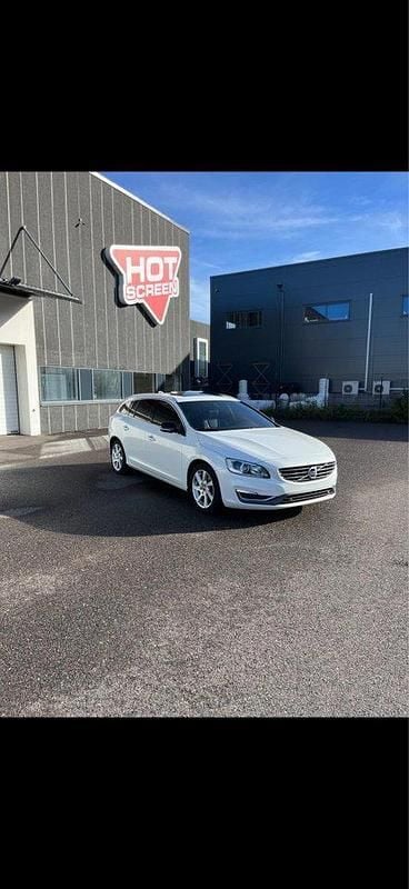 Vit Begagnad 2014 Volvo V60 Summum Kombi | 110 000 kr (Dyr) - Bild 1/4