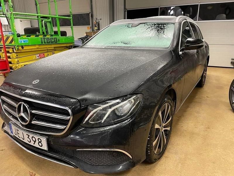 Svart metallic Begagnad 2019 Mercedes E300 Kombi | 325 000 kr (Lite dyr) - Bild 1/2