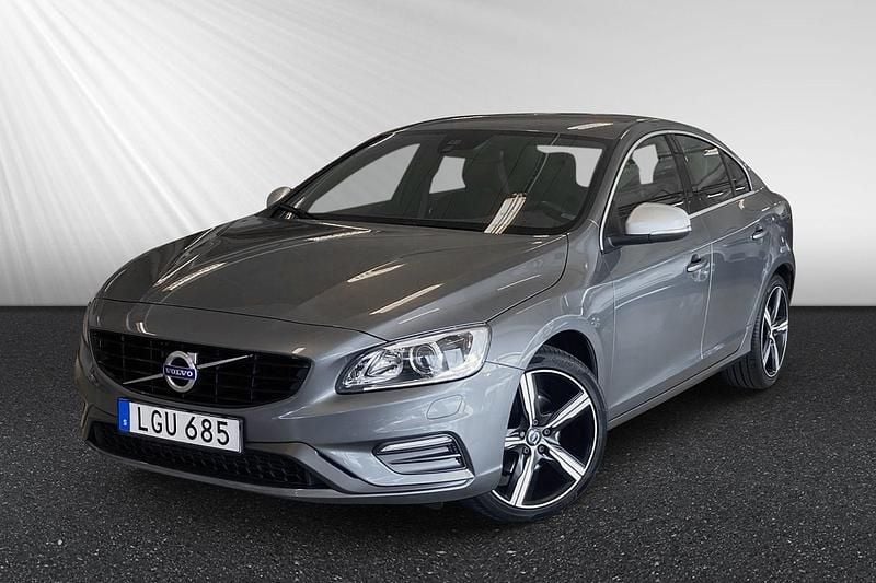 Grå Begagnad 2016 Volvo S60 Business Edition Sedan | 189 800 kr (Marknadspris) - Bild 1/4