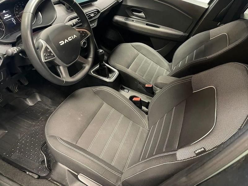 Begagnad Dacia Jogger Expression 112 HK (82 kW) 2022 Grå Minibuss