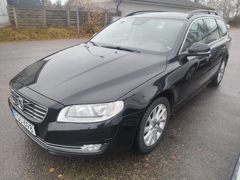 Svart Begagnad 2016 Volvo V70 Momentum Kombi | 134 900 kr (Marknadspris) - Bild 1/3