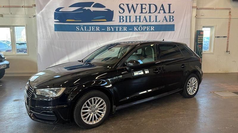 Svart Begagnad 2016 Audi A3 Sportback e-tron Attraction Sedan | 129 800 kr (Marknadspris) - Bild 1/4