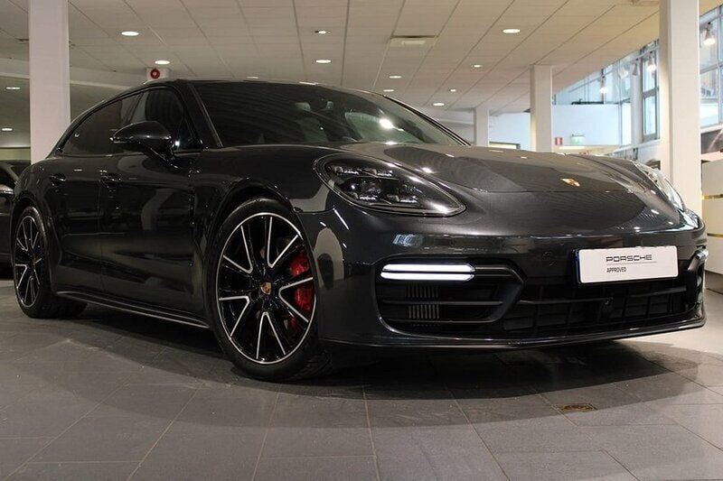 Grå Begagnad 2019 Porsche Panamera GTS Sport Turismo Sedan | 845 000 kr - Bild 1/4