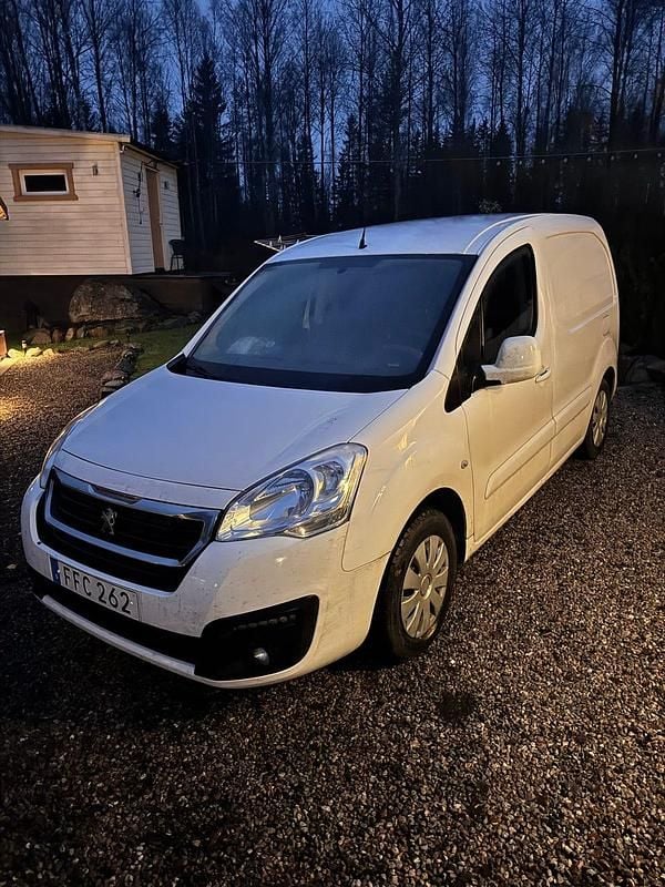 Begagnad 2018 Peugeot Partner Minibuss | 69 900 kr (Superpris) - Bild 1/2