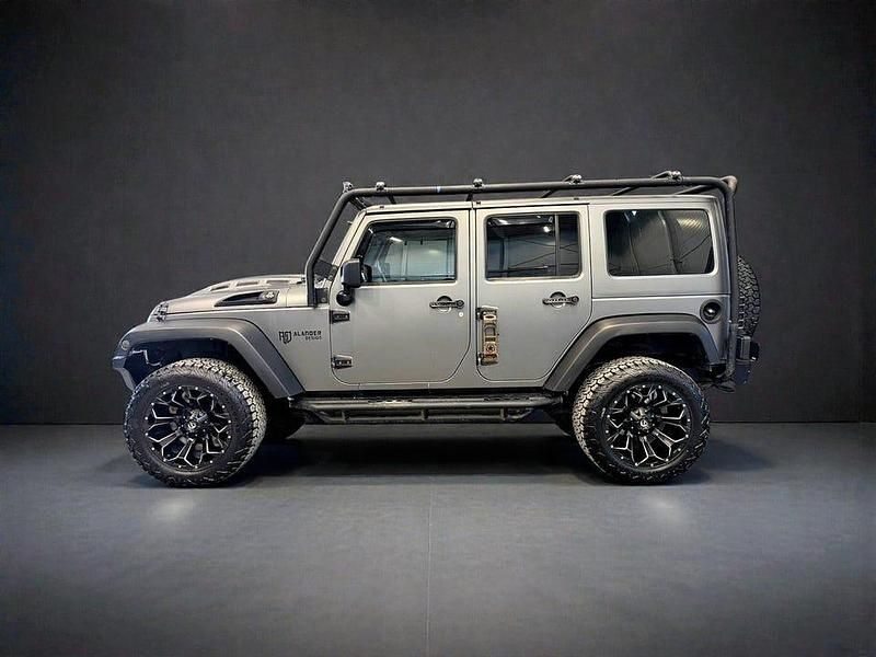 Begagnad Jeep Wrangler Unlimited Sahara 200 HK (147 kW) 2012 Grå SUV