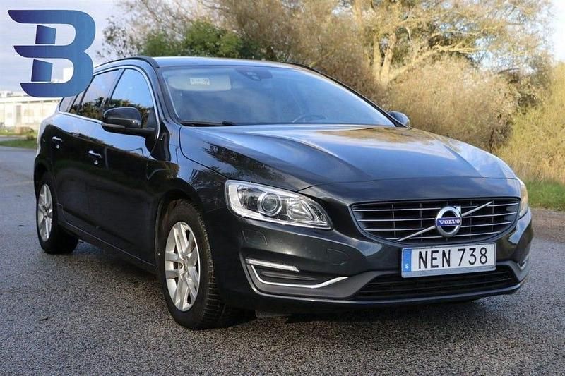 Begagnad Volvo V60 Momentum 190 HK (139 kW) 2016 Grå Kombi