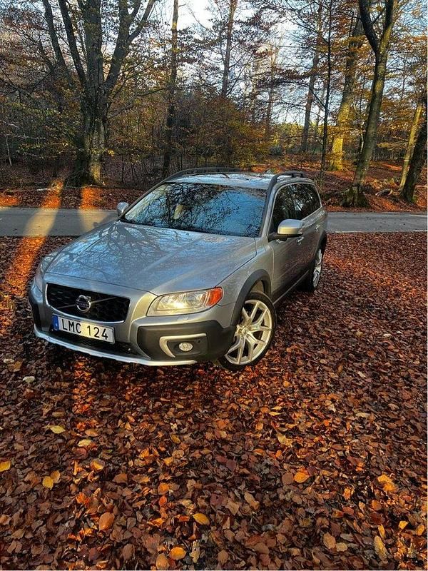 Silver Begagnad 2014 Volvo XC70 Summum Kombi | 185 000 kr (Dyr) - Bild 1/4