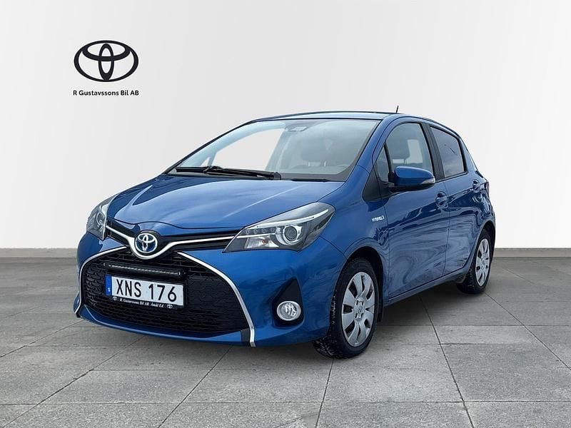 Blå Begagnad 2017 Toyota Yaris Hybrid | 124 000 kr (Superpris) - Bild 1/4