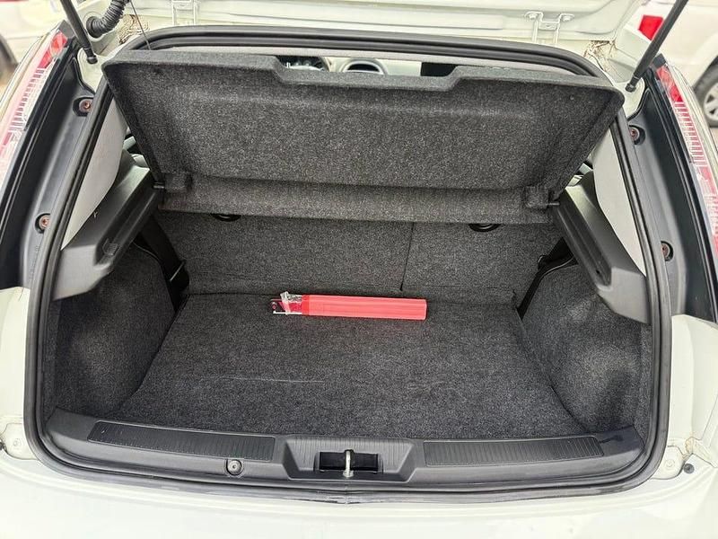 Begagnad Fiat Punto Easy 77 HK (56 kW) 2012 Vit Halvkombi